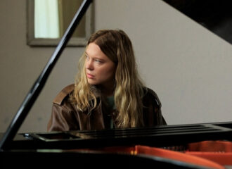Szenenbild aus GENTLE MONSTER - Pianistin Lucy (Léa Seydoux) - © Frédéric Batier / Film AG / Alamode Film