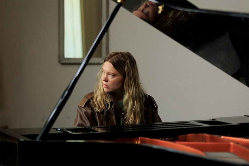 Szenenbild aus GENTLE MONSTER - Pianistin Lucy (Léa Seydoux) - © Frédéric Batier / Film AG / Alamode Film