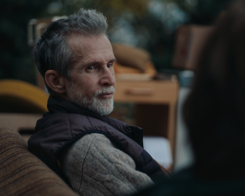 Szenenbild aus MORGEN WIRD KRIEG - Stuber (Ulrich Matthes) ©-Epik-Filmproduktion-GmbH-2026_PROGRESS-Filmverleih