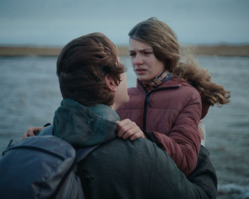 Szenenbild aus MORGEN WAR KRIEG - Jonas (Enno Trebs) und Leonie (Naila Schuberth) - © Epik-Filmproduktion-GmbH-2026_PROGRESS-Filmverleih