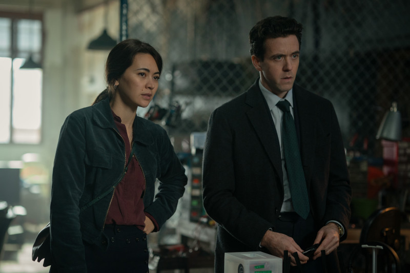Szenenbild aus SILO - Staffel 3 - Die Journalistin Helen Drew (Jessica Henwick) und der Kongressabgeordnete Daniel Keene (Ashley Zukerman) - © Apple TV+