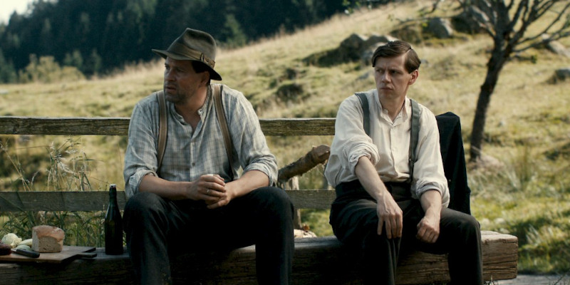 Szenenbild aus ENDE DER SCHONZEIT - Regie: Franziska Schlotterer - Fritz (Hans-Jochen Wagner) und Albert (Christian Friedel) - © Farbfilm Verleih